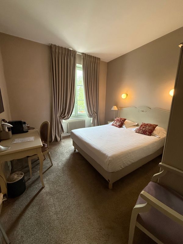 フランス・ブルゴーニュ「ブルゴーニュワイン飲みまくりの旅！！」の写真：ホテル『Hotel Le Maxime』...