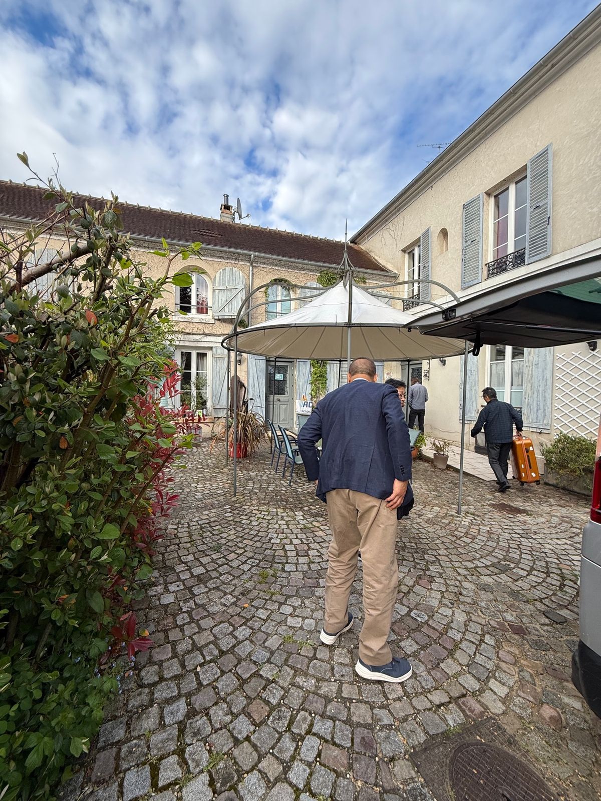 プライイのホテル「La Chasse Royale」

シャルルドゴール空...