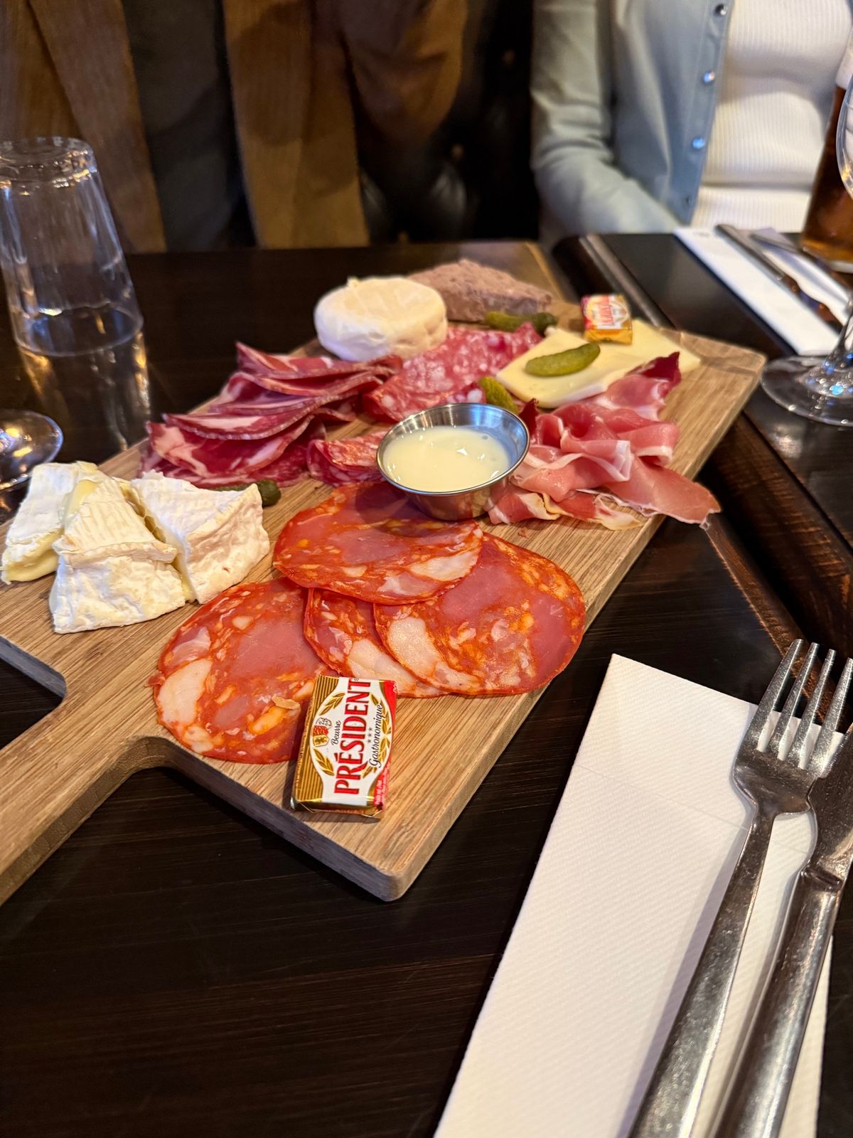 Au Bureau

移動疲れと明日からフランス料理とワインが続くとして軽...