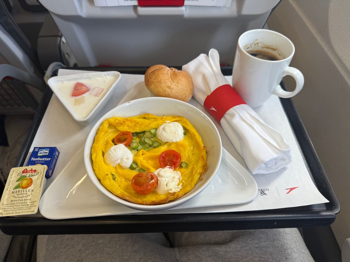 ウィーン空港に到着。トランジットが元々40分しかなくタイトだったのだけど、...