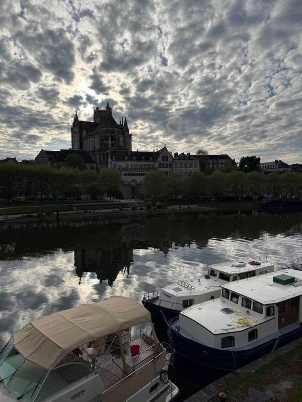 フランス・ブルゴーニュ「ブルゴーニュワイン飲みまくりの旅！！」の写真：夕飯まで時間があるのでオーセールの街を散...