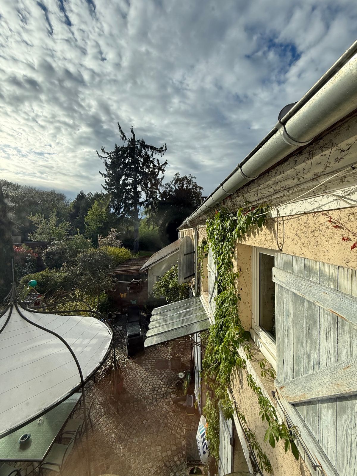 プライイのホテル「La Chasse Royale」

シャルルドゴール空...