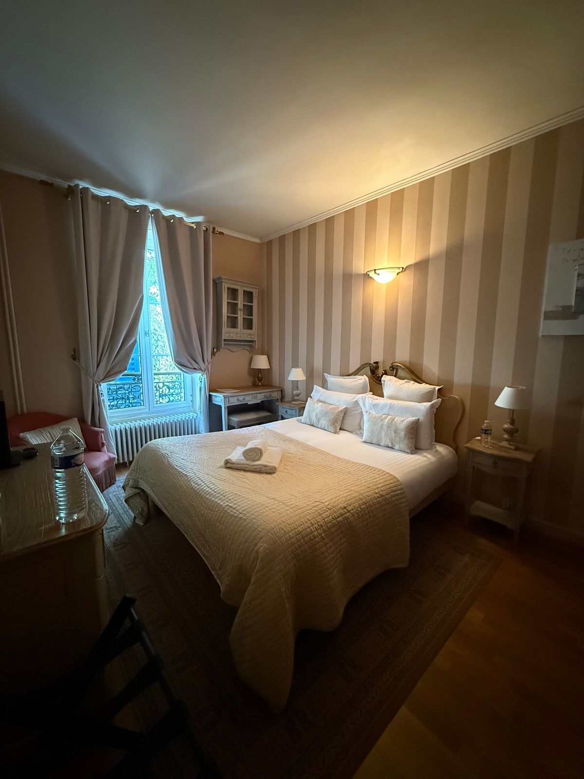 プライイのホテル「La Chasse Royale」

シャルルドゴール空...