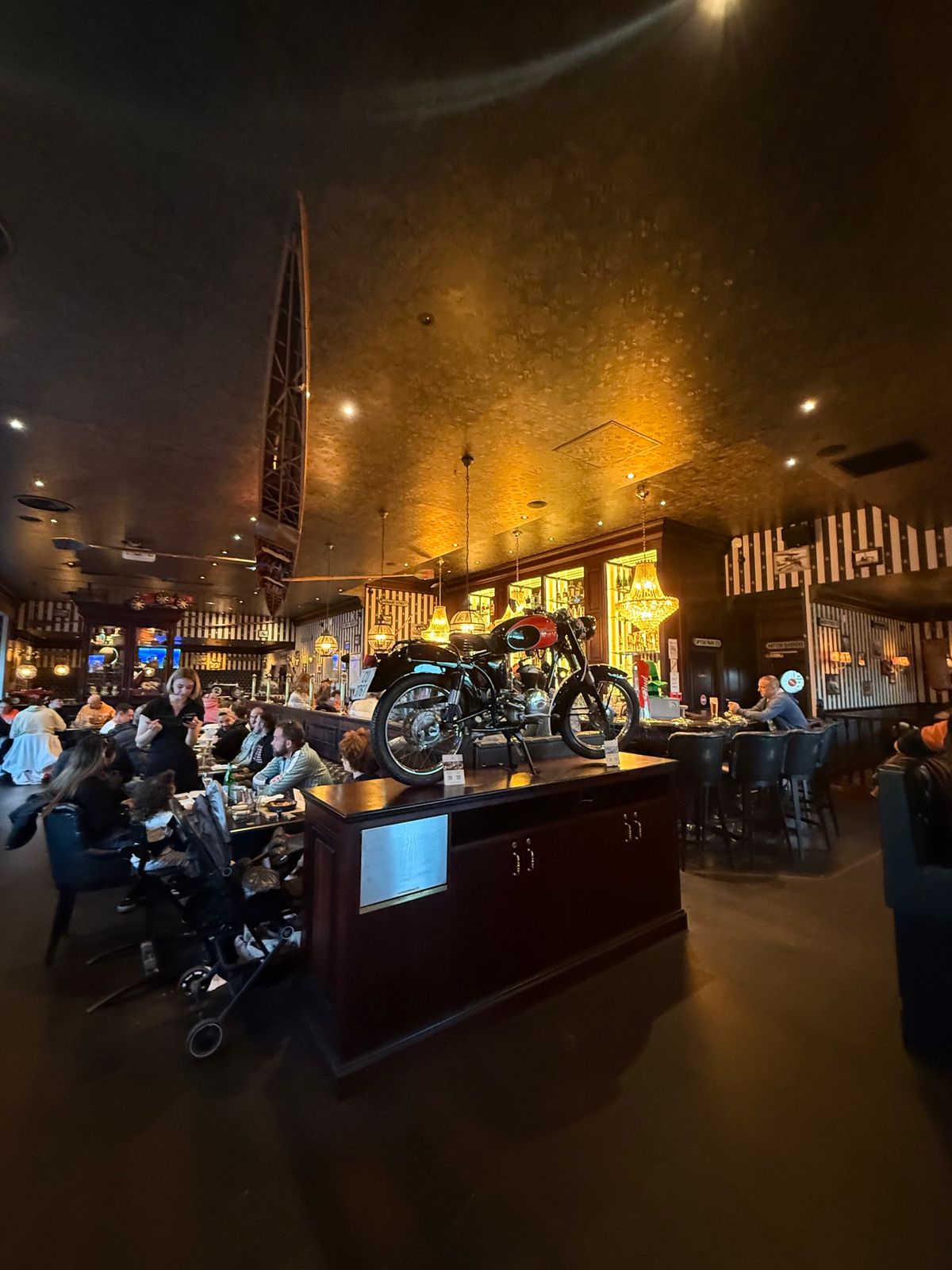 Au Bureau

移動疲れと明日からフランス料理とワインが続くとして軽...