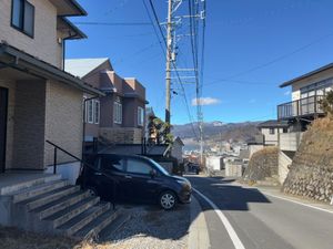 ①湊と依里がグリコをする階段
②2人が自転車で通る踏切
③2人がマンホール...