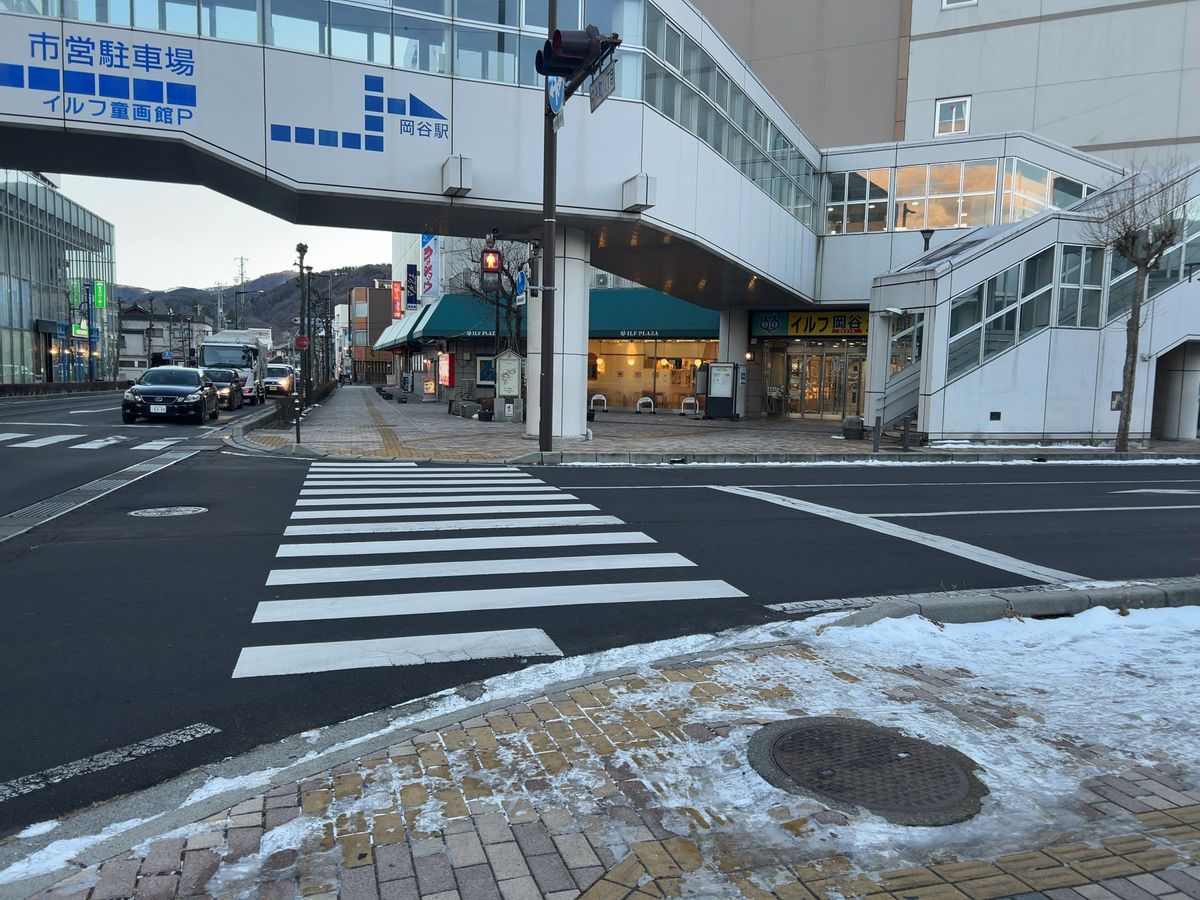 ①作中度々出てくる橋
②保利先生と彼女が渡る横断歩道
③保利先生と彼女が出...