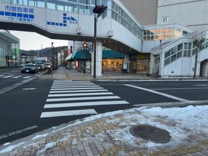 ①作中度々出てくる橋
②保利先生と彼女が渡る横断歩道
③保利先生と彼女が出...