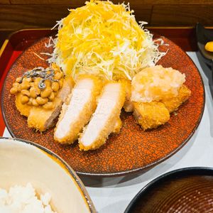 駅隣の商業施設の中にあるとんかつ屋さん
納豆をかけたとんかつめっちゃ美味し...