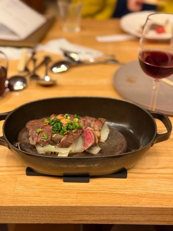 日本・山梨県「星のやリゾナーレ八ヶ岳で雪遊び」の写真：最後の夜は朝食会場でもあるYY Gril...