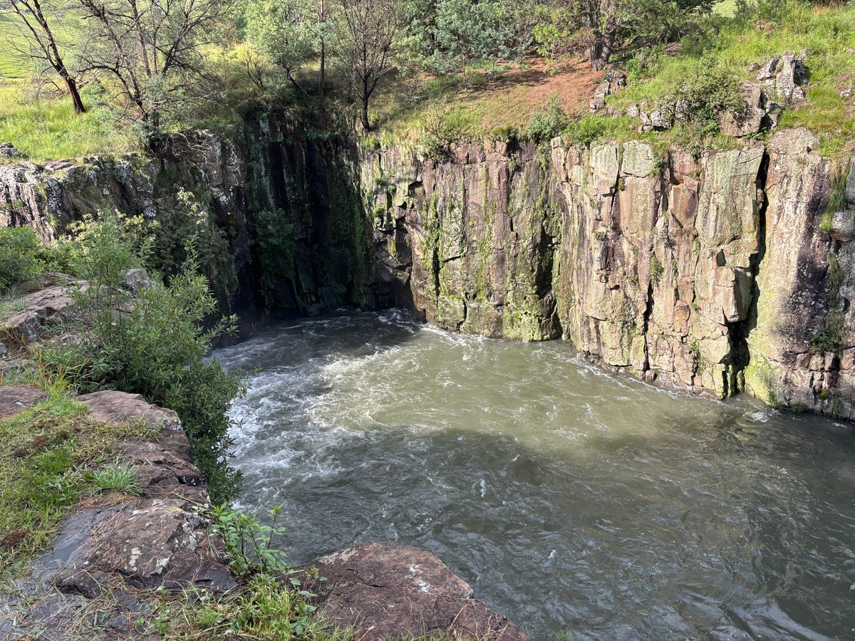 プレミアリゾートサニパス
滝　公園　プール　チェス　卓球　テニス　ゴルフ
...