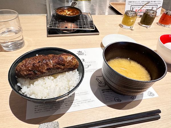 日本・東京都「表参道ハンバーグ旅」の写真：お料理と店内