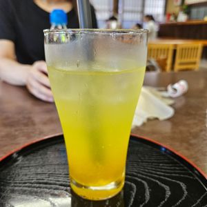 街中のお店で食べた牛ひつまぶしとどこかで飲んだゆずスカッシュ