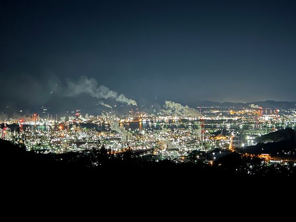日本・岡山県「鷲羽山へ」の写真：水島コンビナート