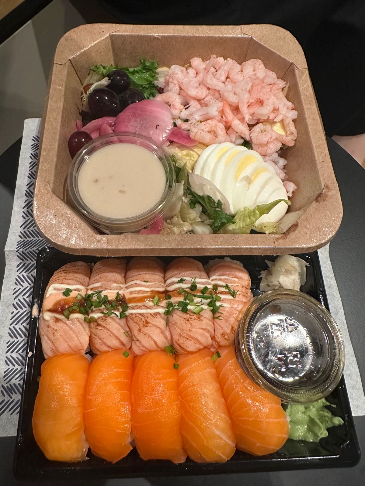 7/18 ヘルシンキグルメ①
マリトリランチビュッフェ、サーモン寿司とサラ...