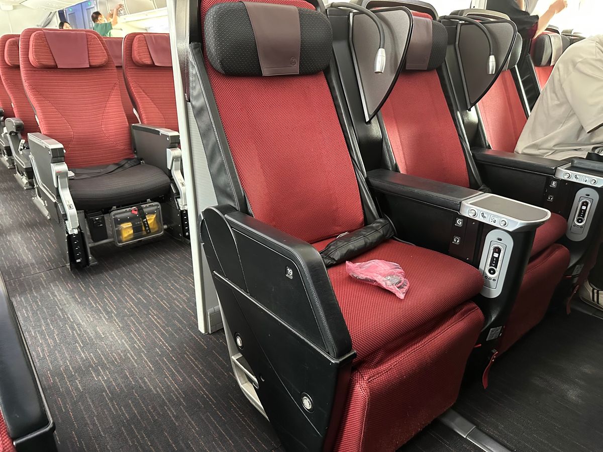 6/20
羽田からプレエコで
松山で5,000元i-cashで頂きました