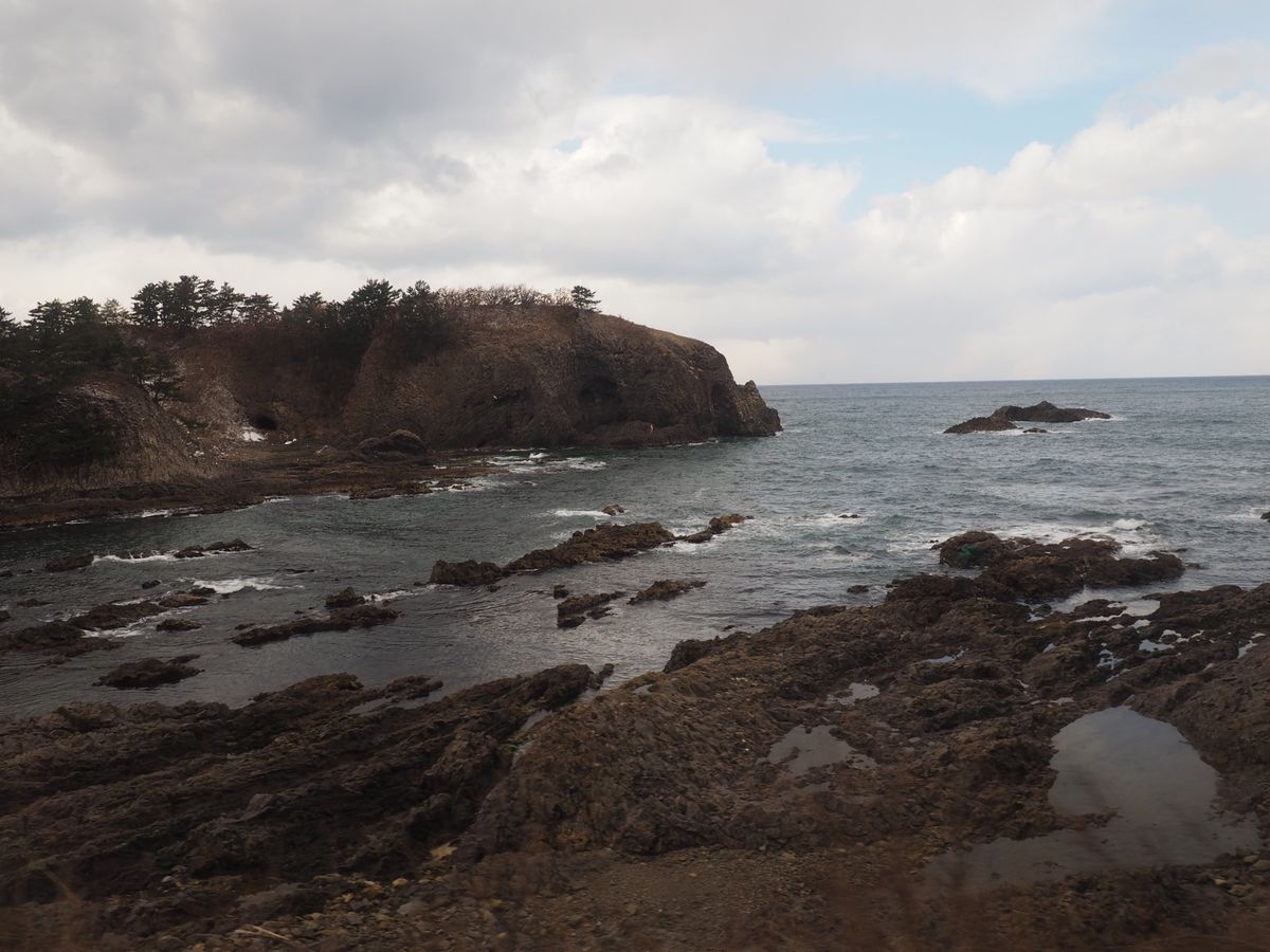 海の横を通る〜