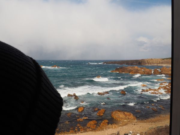 日本・青森県「東北旅」の写真：海の横を通る〜