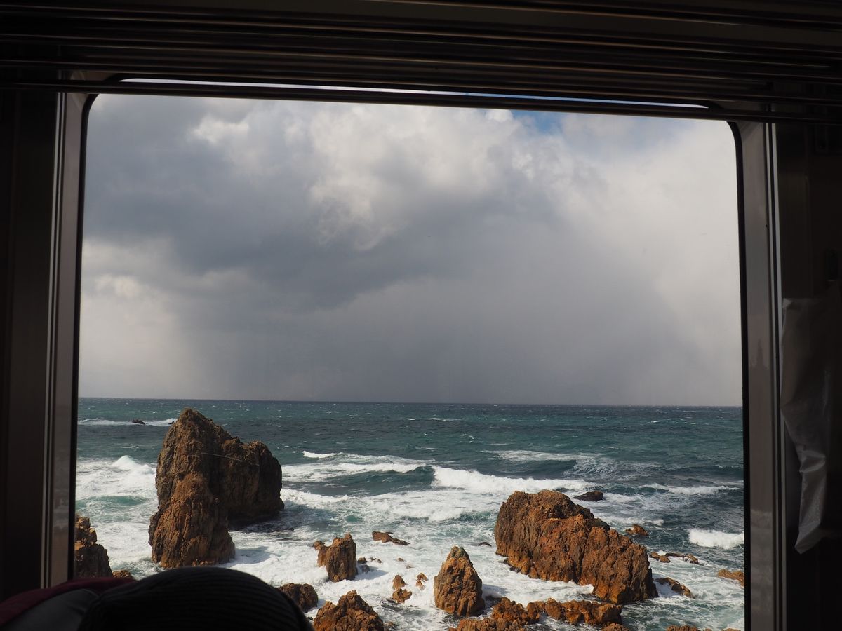 海の横を通る〜