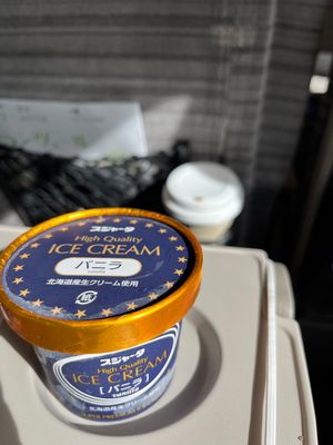 大宮で駅弁調達👏
初はやぶさ✨
