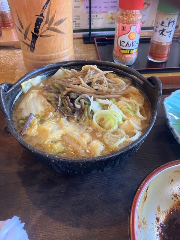 日本・山梨県「石和温泉」の写真：ほうとう、とりもつ、馬刺し全部うまし