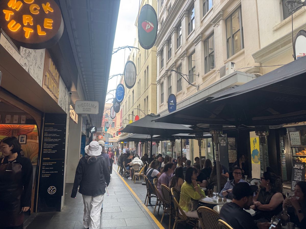 久々に都会を感じた。
路地が良い