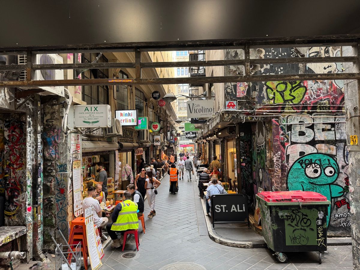 久々に都会を感じた。
路地が良い