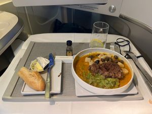 エールフランス帰国便
デヴィ夫人と出川哲朗さんと同便でした