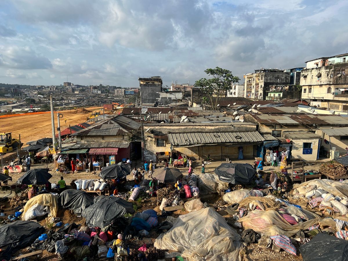 アビジャンの景色が良い橋から
