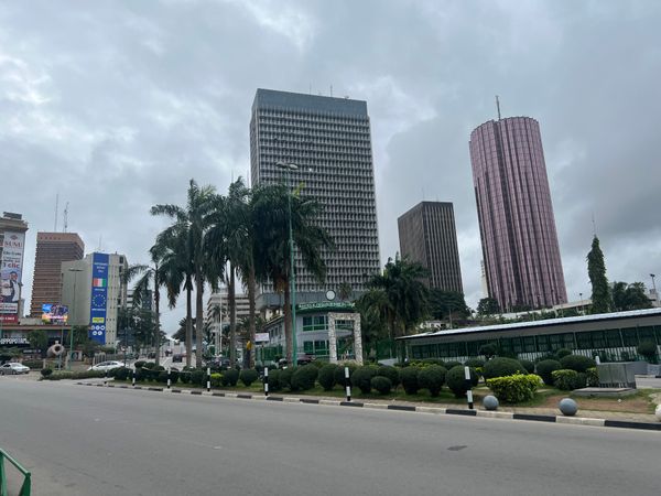 コートジボワール・Paris「コートジボワール出張1」の写真：アビジャンの霞ヶ関のような場所