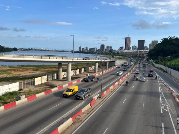 コートジボワール・Paris「コートジボワール出張1」の写真：中国が建設した橋梁