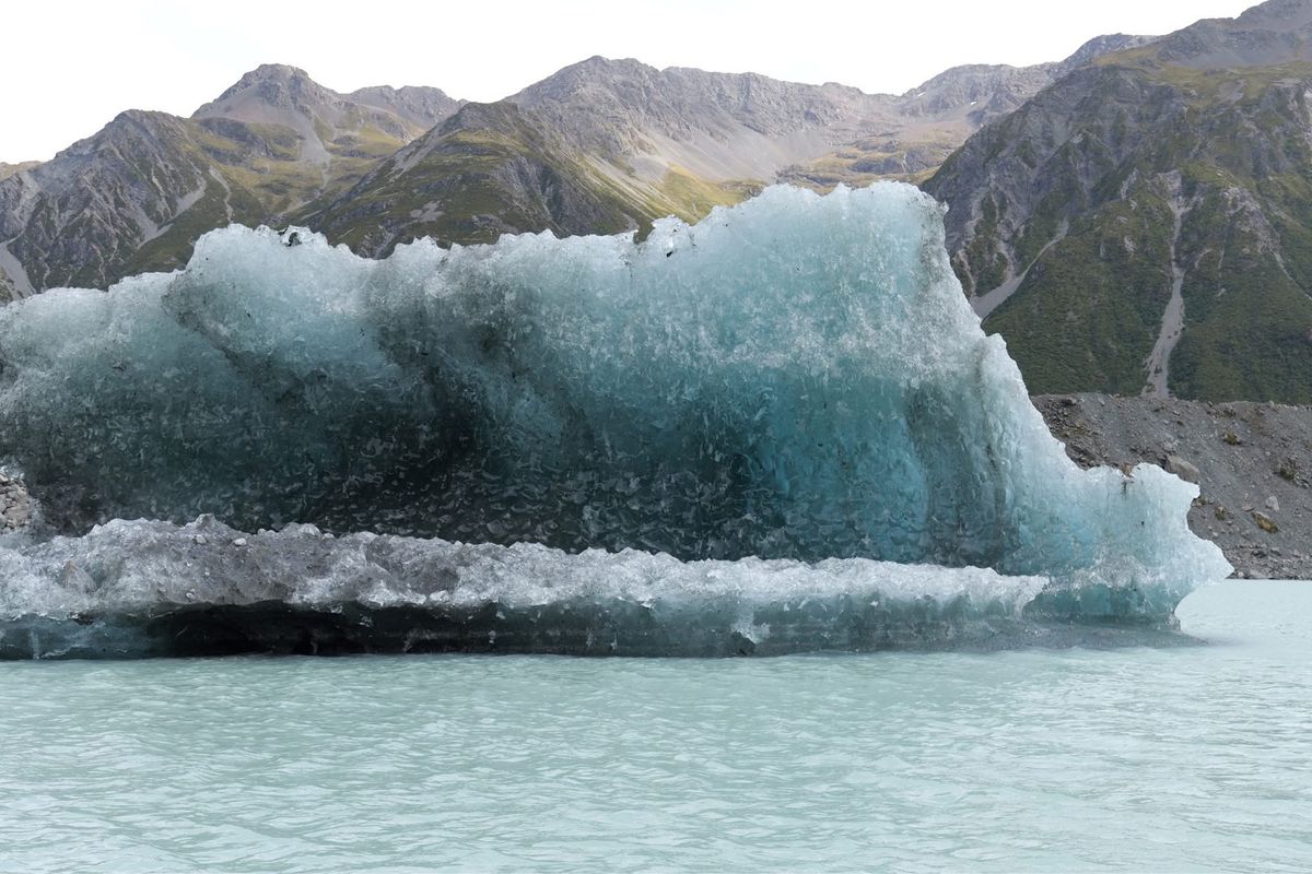 タスマン湖の氷河