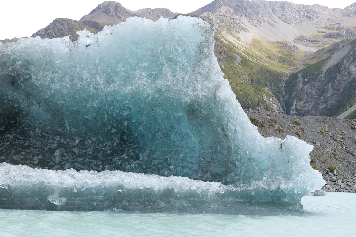 タスマン湖の氷河