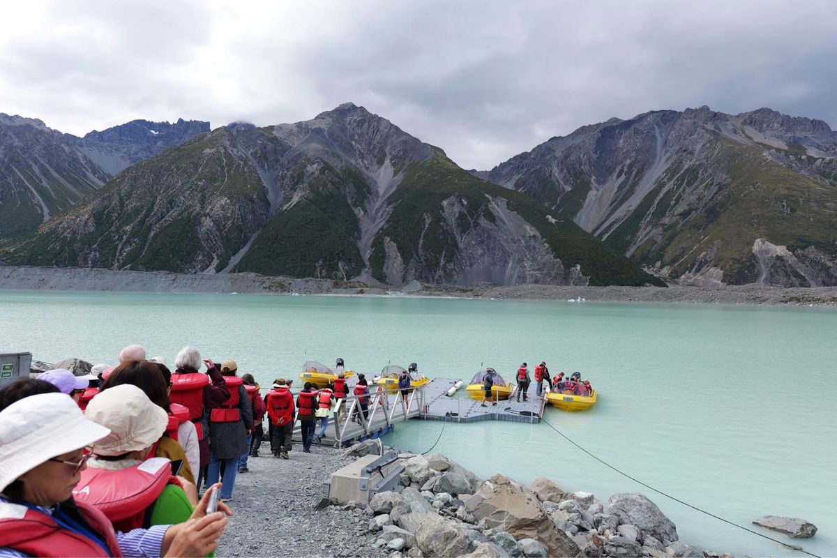 タスマン湖ボートツアー