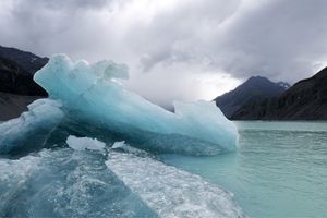 タスマン湖の氷河