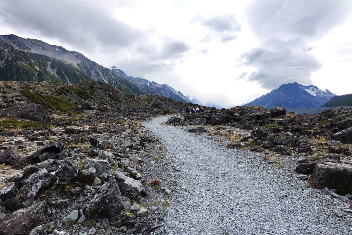 湖のボートツアー行く道のり