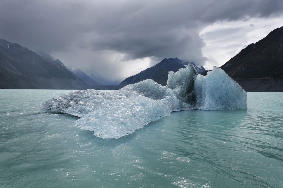 タスマン湖の氷河