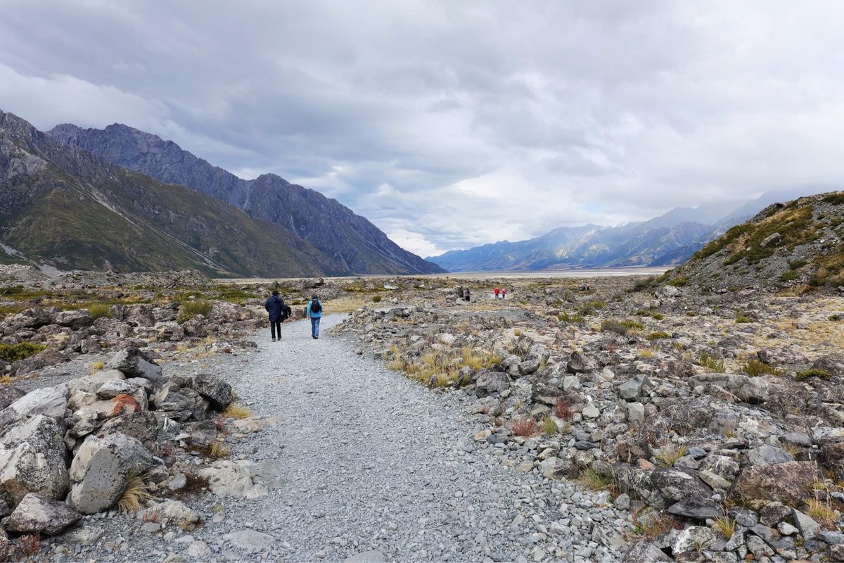 湖のボートツアー行く道のり