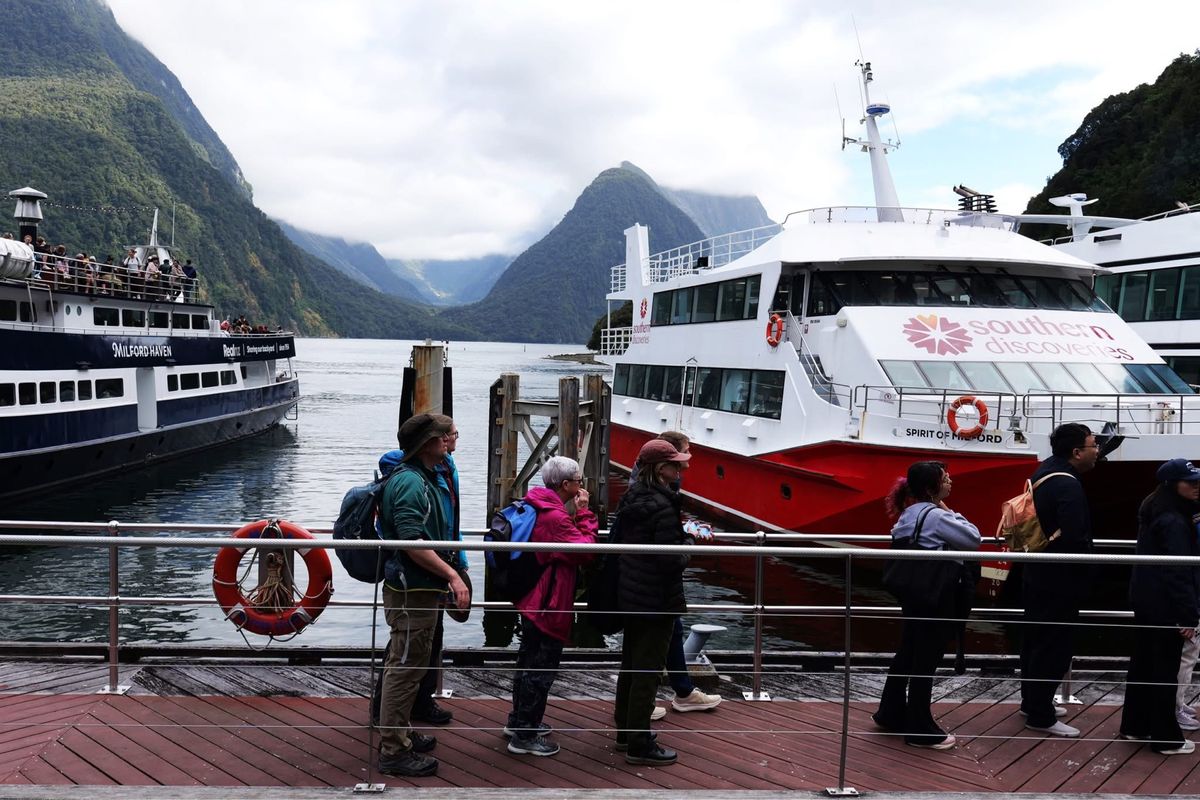 ミルフォードサウンドのクルージングは当日購入をお勧めします。事前予約は運転...