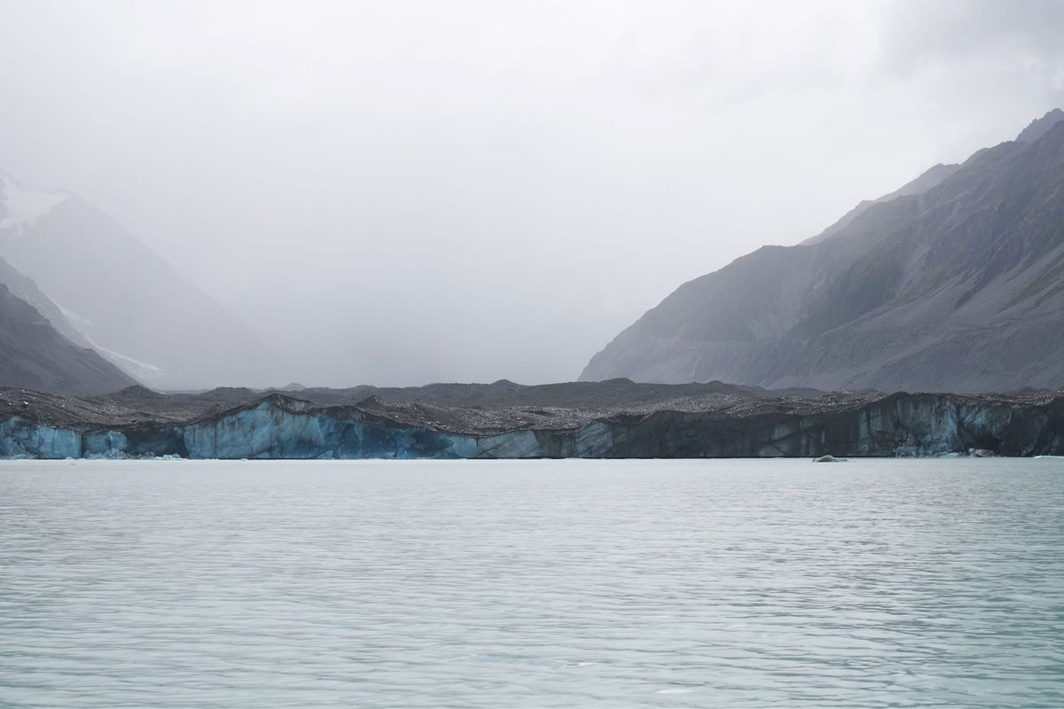 タスマン湖の氷河