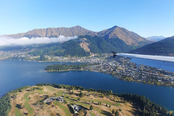 ニュージーランド・Christchurch「ニュージーランド旅行」の写真：クイーンズタウンを上空から