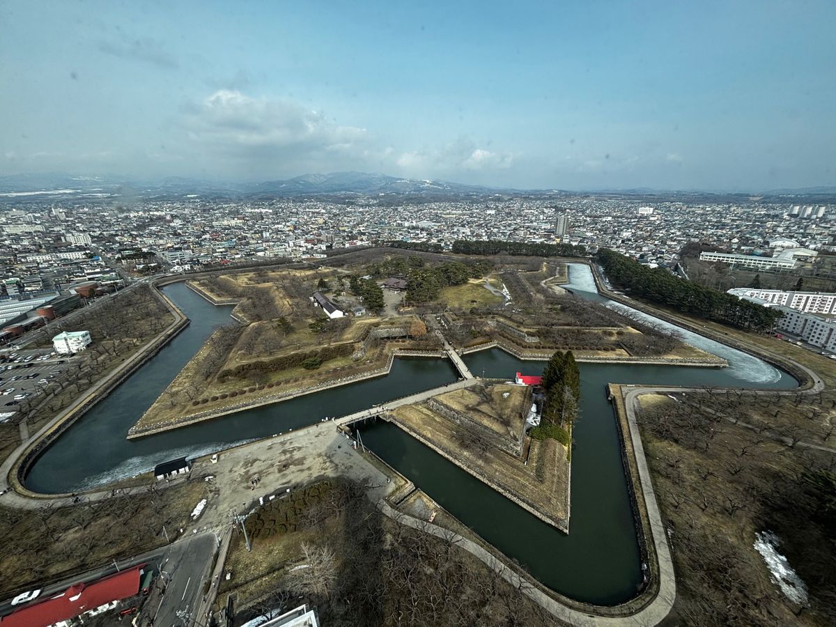 ラッキーピエロで食事したあと路線バスで五稜郭へ。
