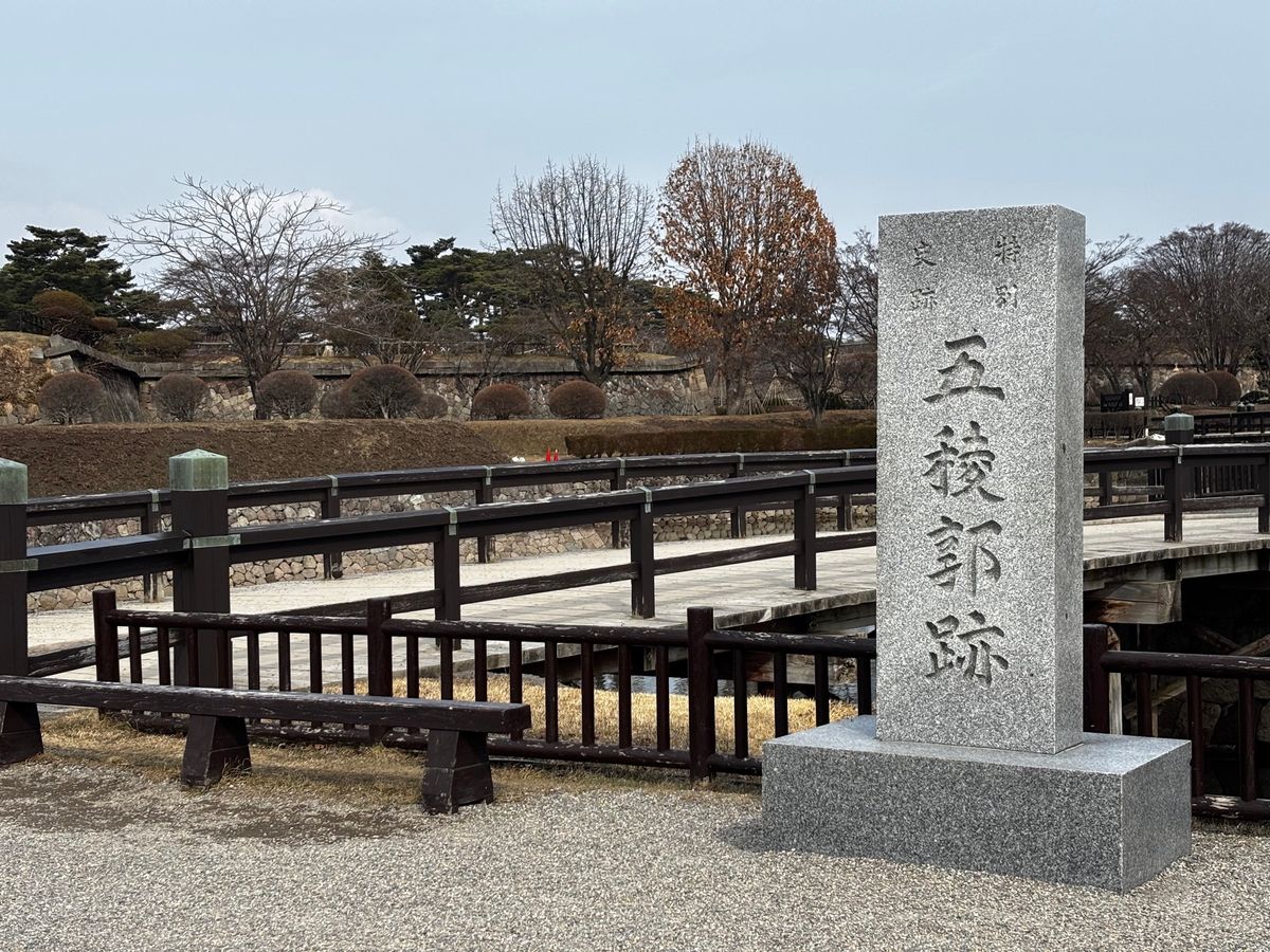 ラッキーピエロで食事したあと路線バスで五稜郭へ。