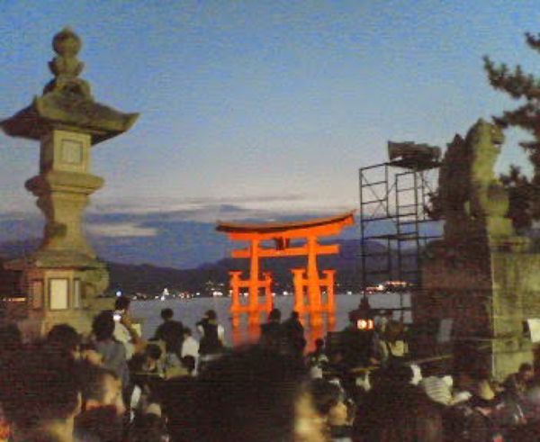 日本・広島県「広島　宮島　花火」の写真