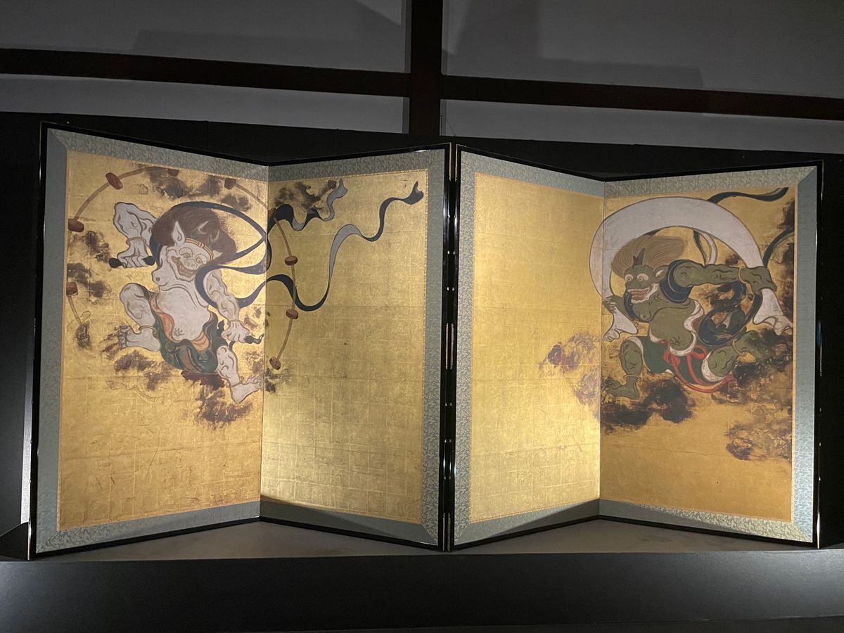 ここは風神雷神図屏風で有名です。残念ながら、ここにあるのはレプリカで、本物...