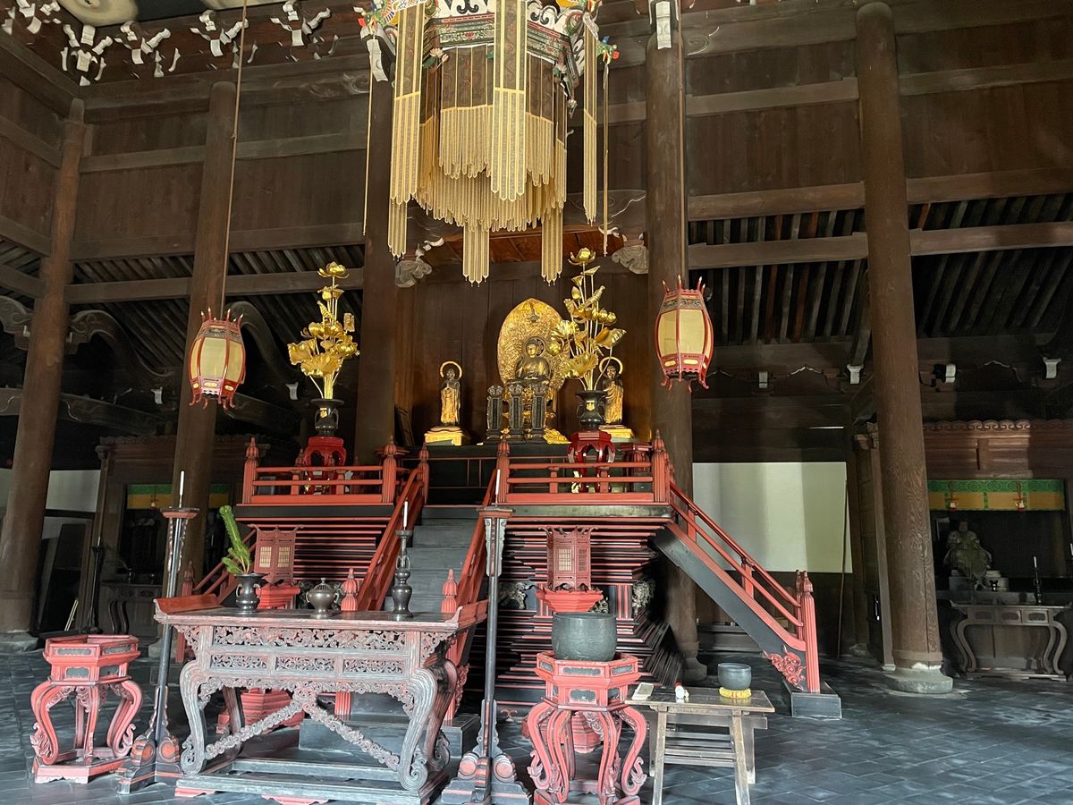 建仁寺のお堂にある龍の天井画。廃校になった小学校の体育館を借りて製作された...