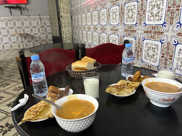 モロッコ・サハラ砂漠「CMN✈︎」の写真：シャウエン