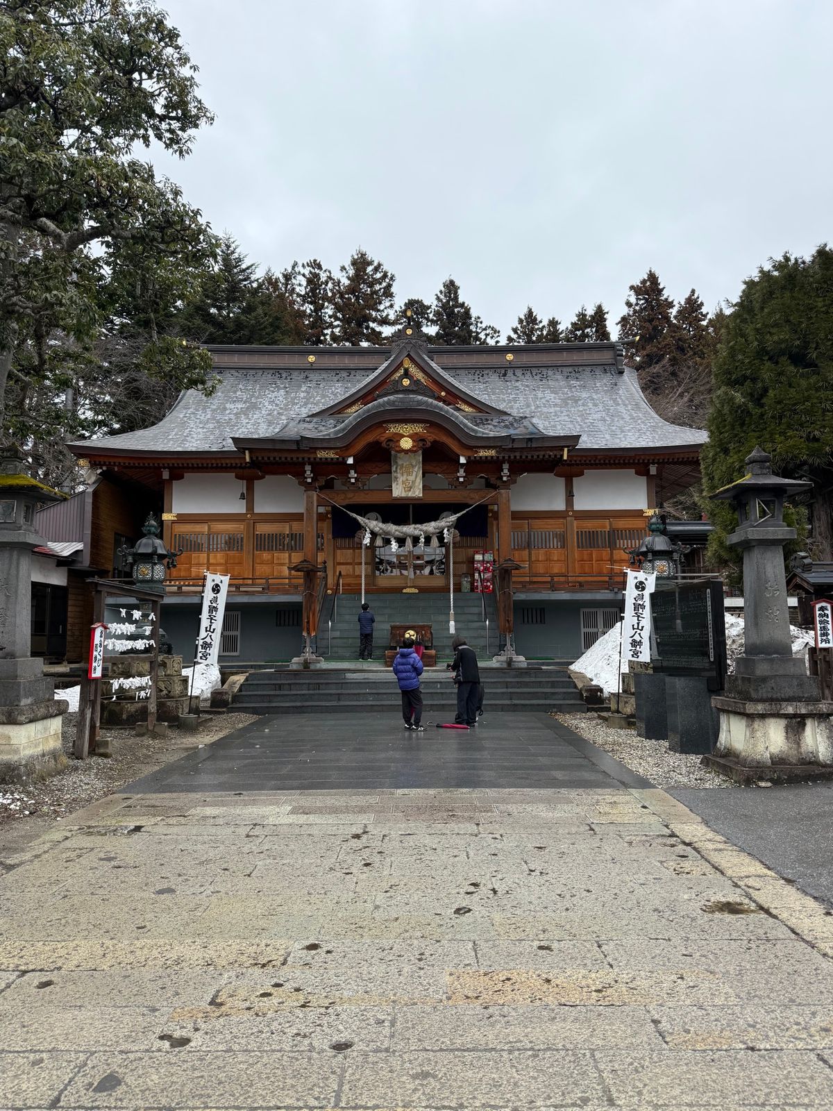 烏帽子山八幡宮

鶴の湯松島館のすぐそばに烏帽子山という桜の山がある。そこ...