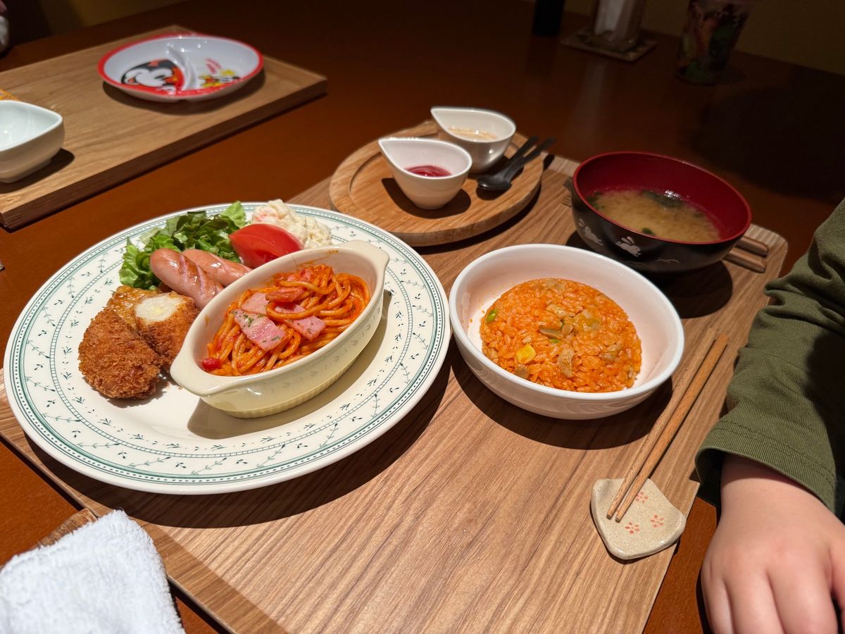 夕食は米沢牛のすき焼き！

ラーメンを食べるのが遅かったので全部食べきれな...