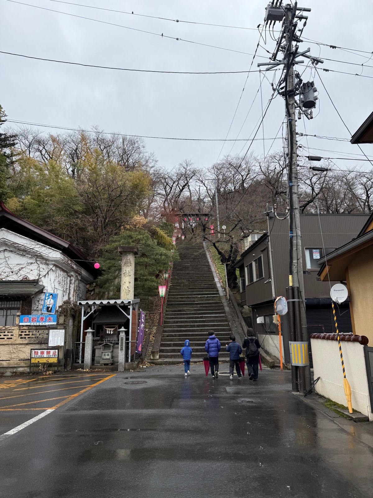 烏帽子山八幡宮

鶴の湯松島館のすぐそばに烏帽子山という桜の山がある。そこ...