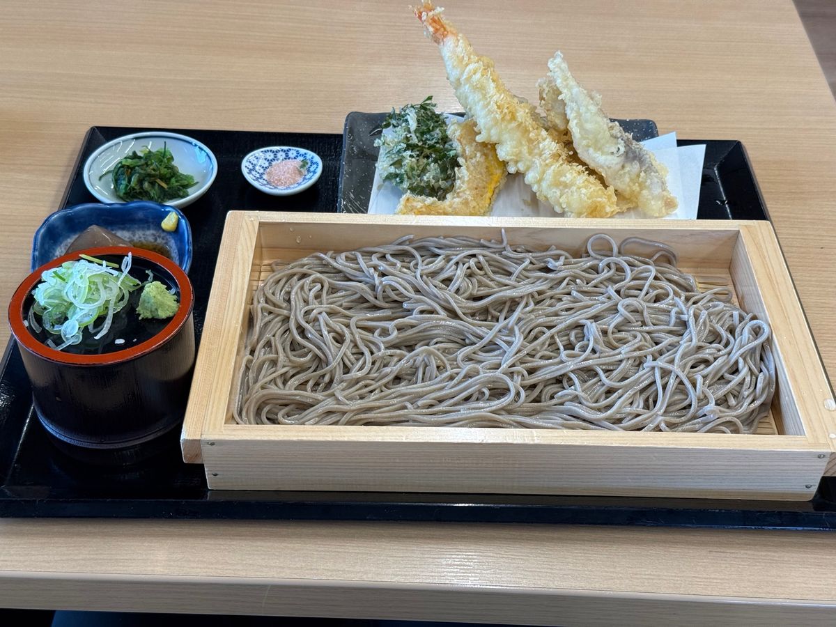 道の駅米沢

赤湯ですることなくなってしまったので米沢まで戻って道の駅へ。...